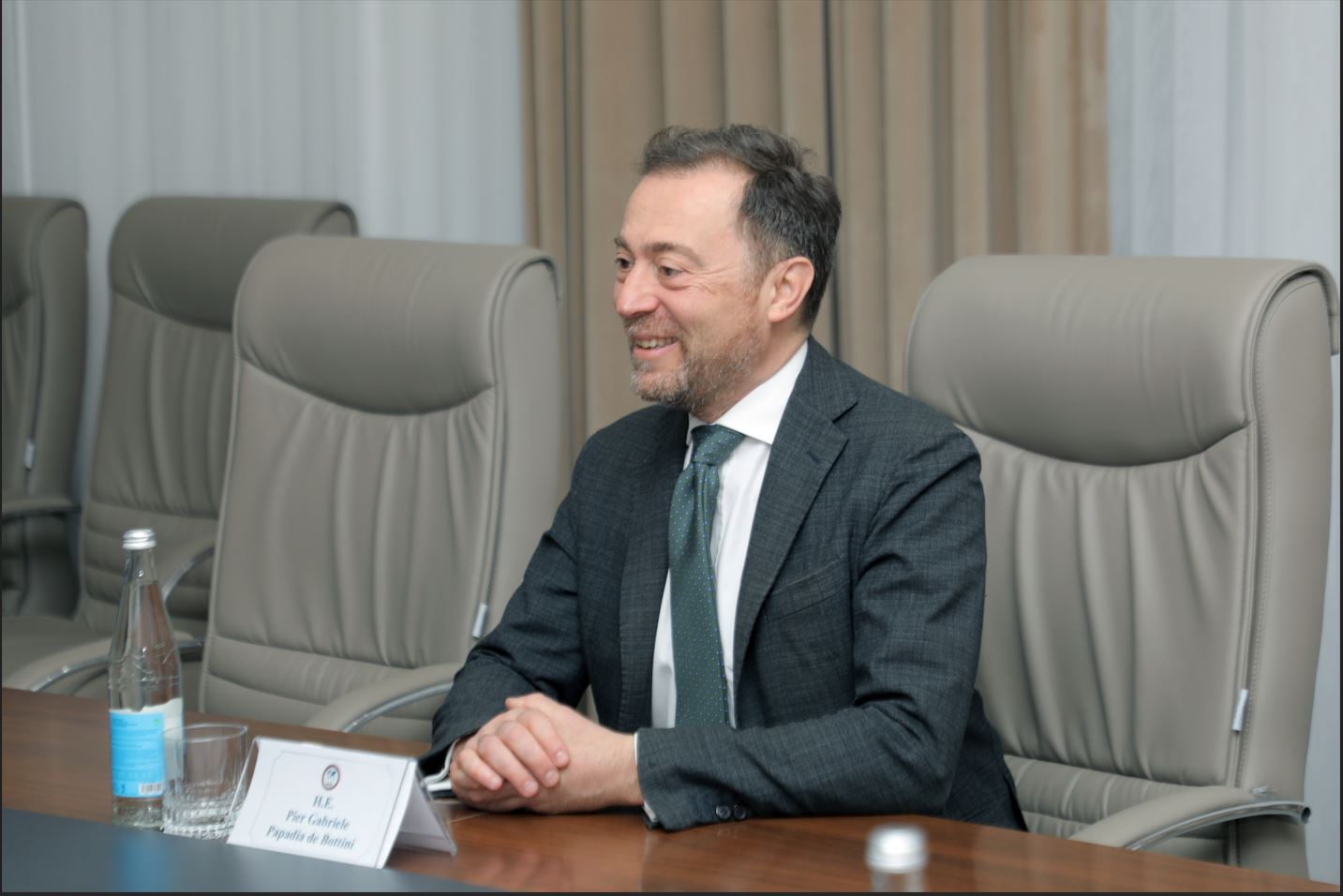 Chollar bir qizni sikishdi