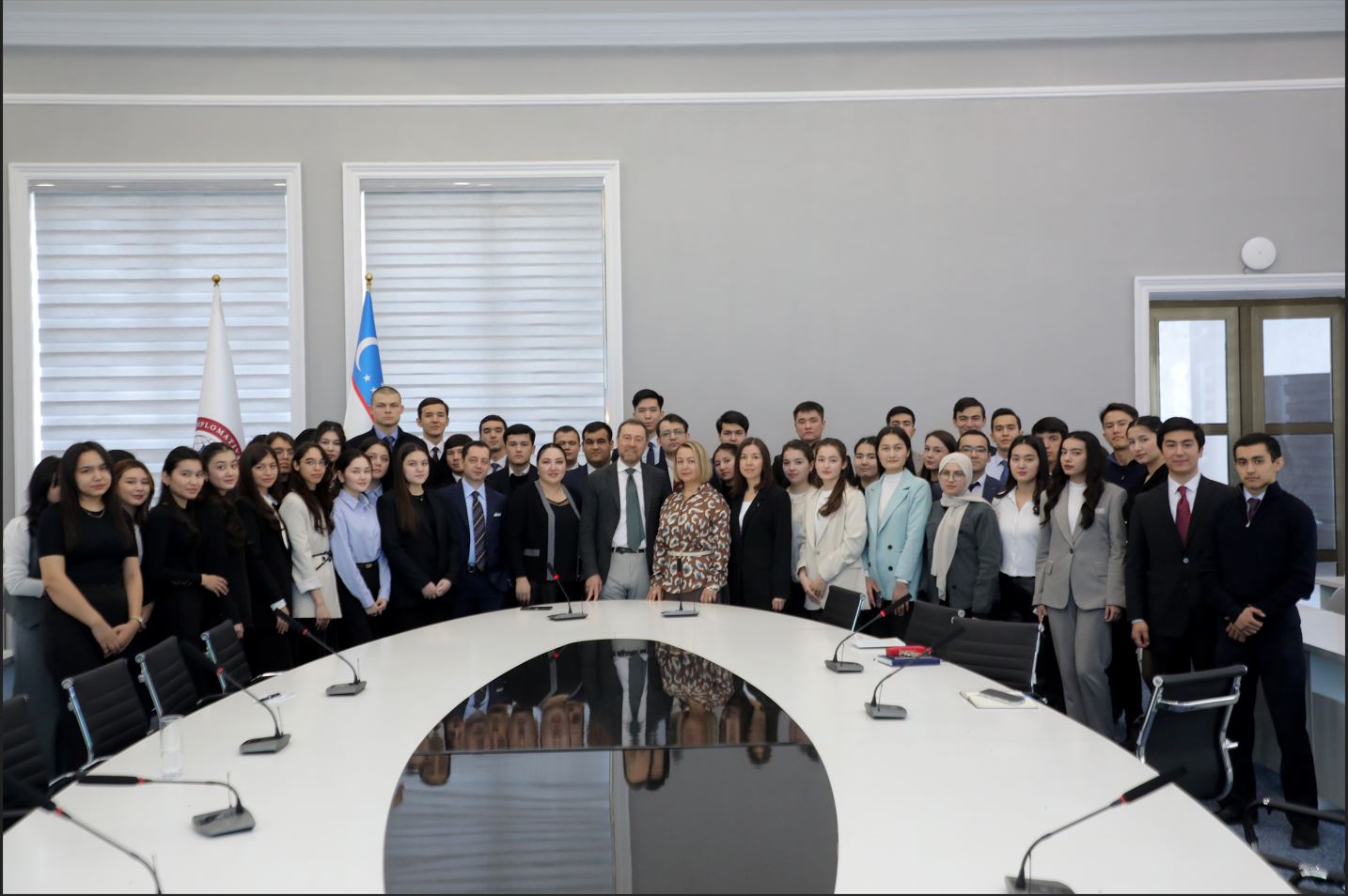 U ozini portlatib qoyadi