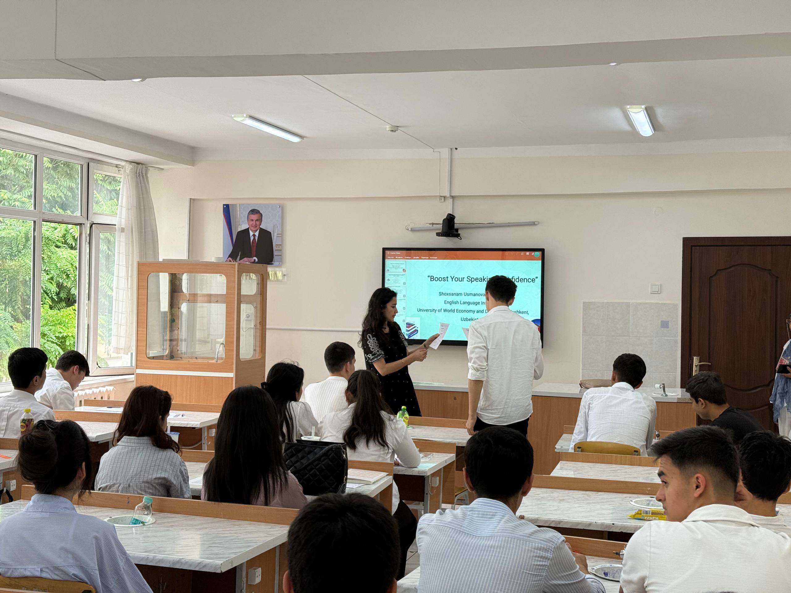 Interactive English Language Lesson Held for School No. 241 Students
