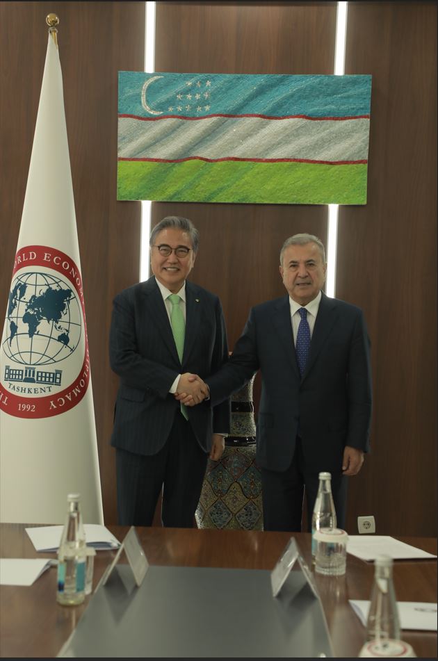 UWED Hosts Meeting with Former Minister of Foreign Affairs of the Republic of Korea Park Jin