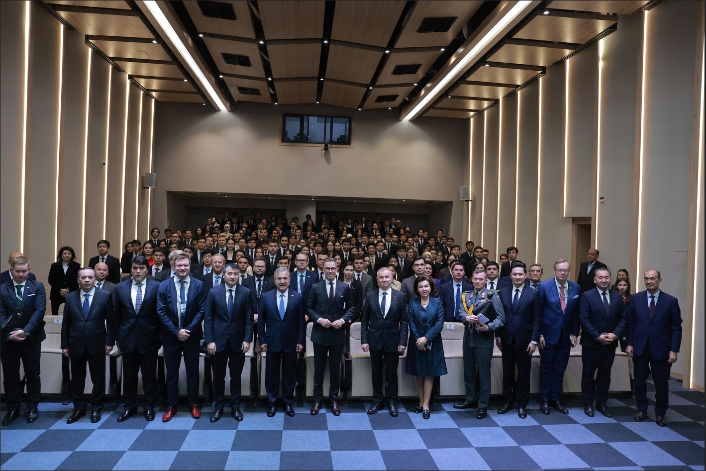 Finlyandiya Prezidenti Aleksandr Stubb Jahon iqtisodiyoti va diplomatiya universitetiga tashrif buyurdi