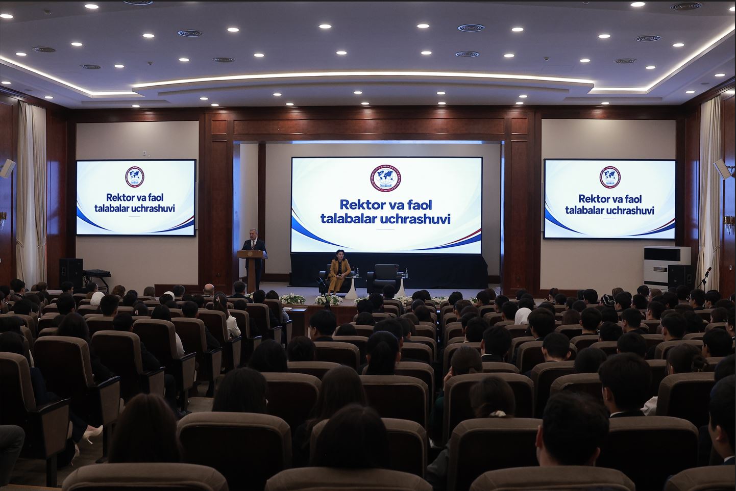 UWED Rector Meets with Active Students