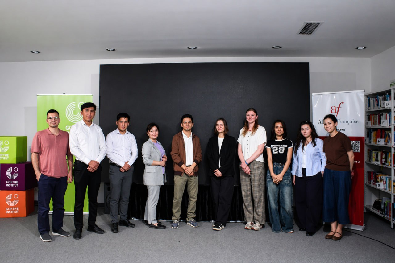 French Language Club Members Attend a Screening of Short Films on Environmental Topics