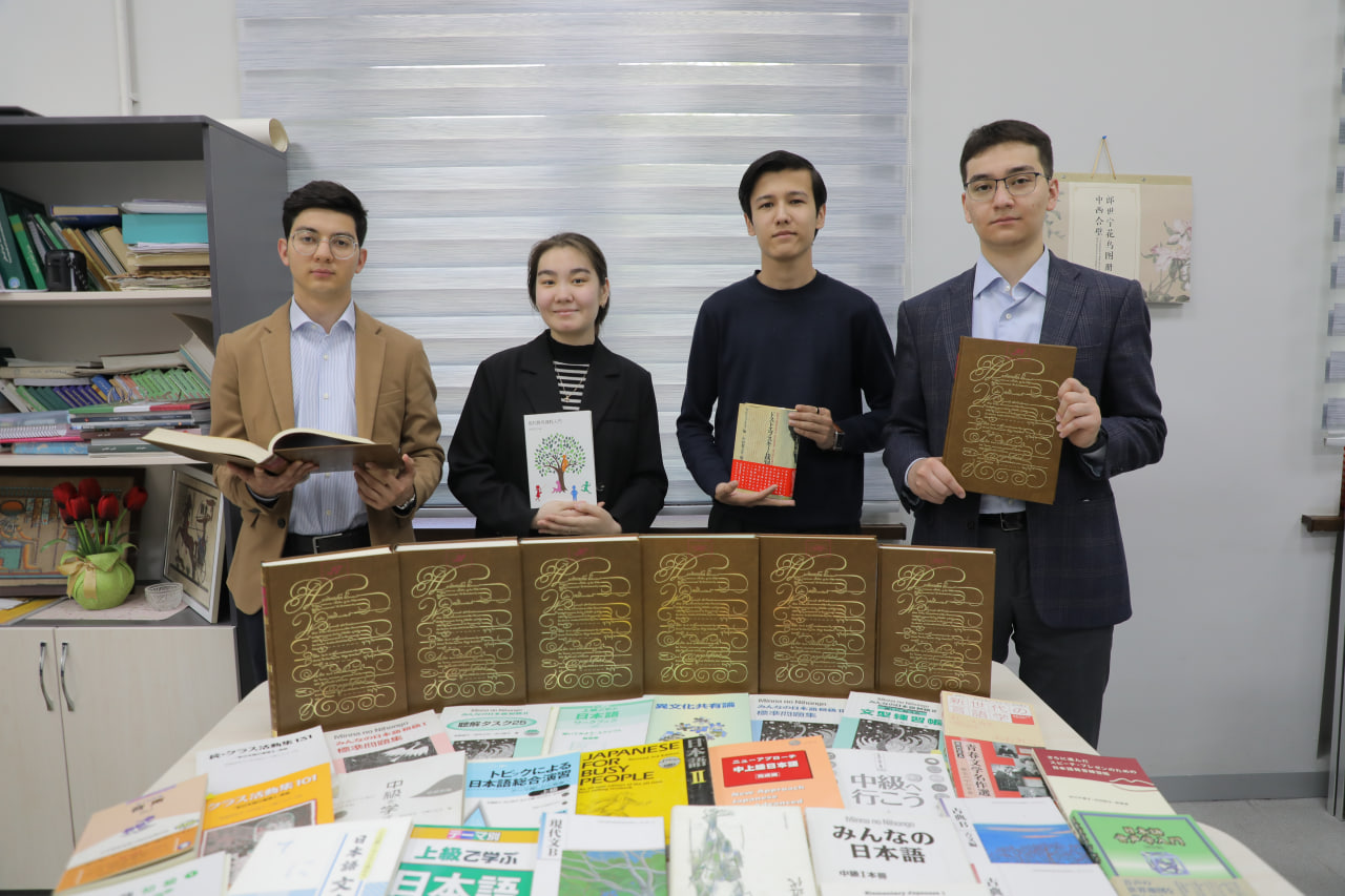 The University of World Economy and Diplomacy received a donation of Japanese literature books from the Nippon Foundation