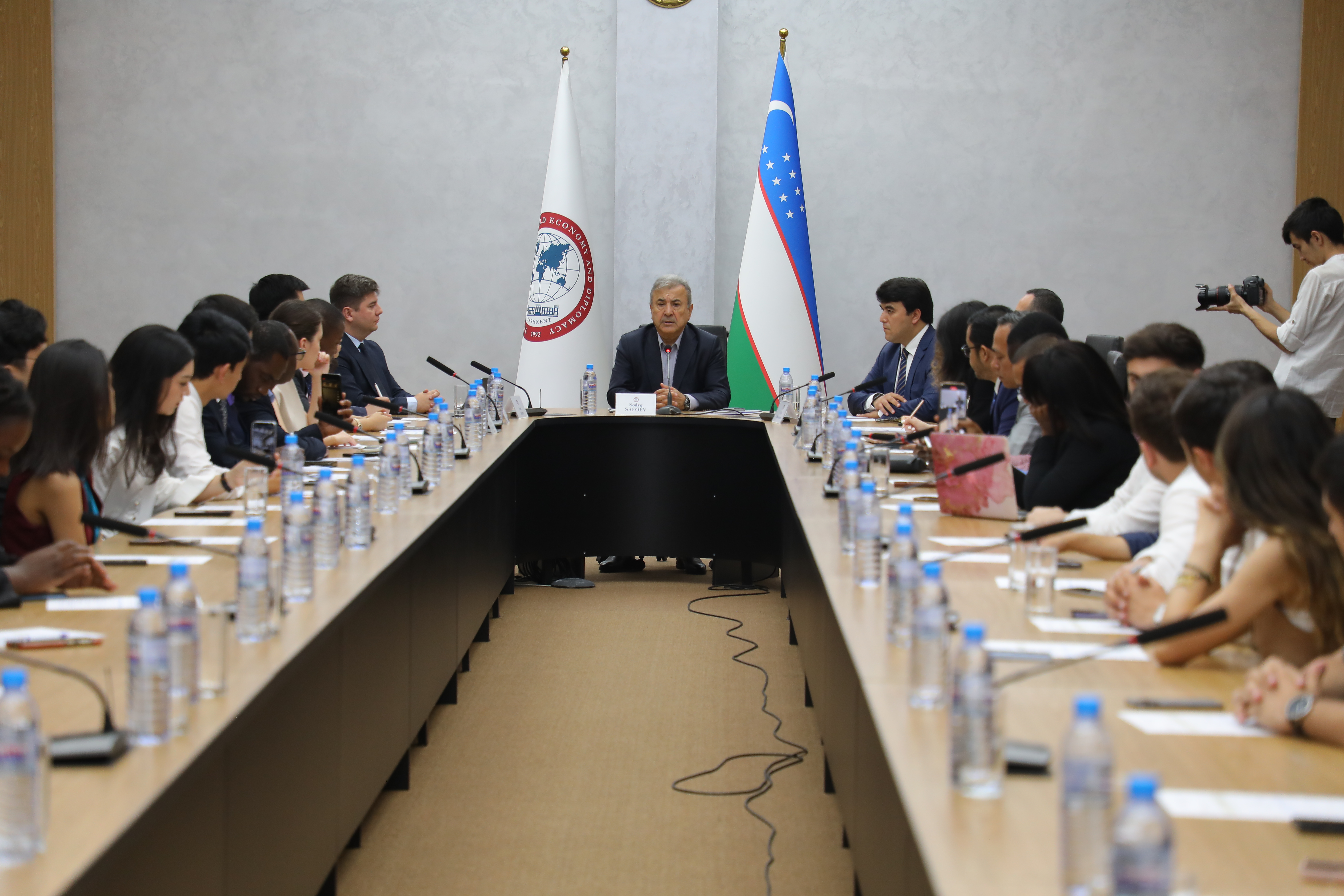 Участники «Саммита молодых дипломатов» посетили Университет мировой экономики и дипломатии