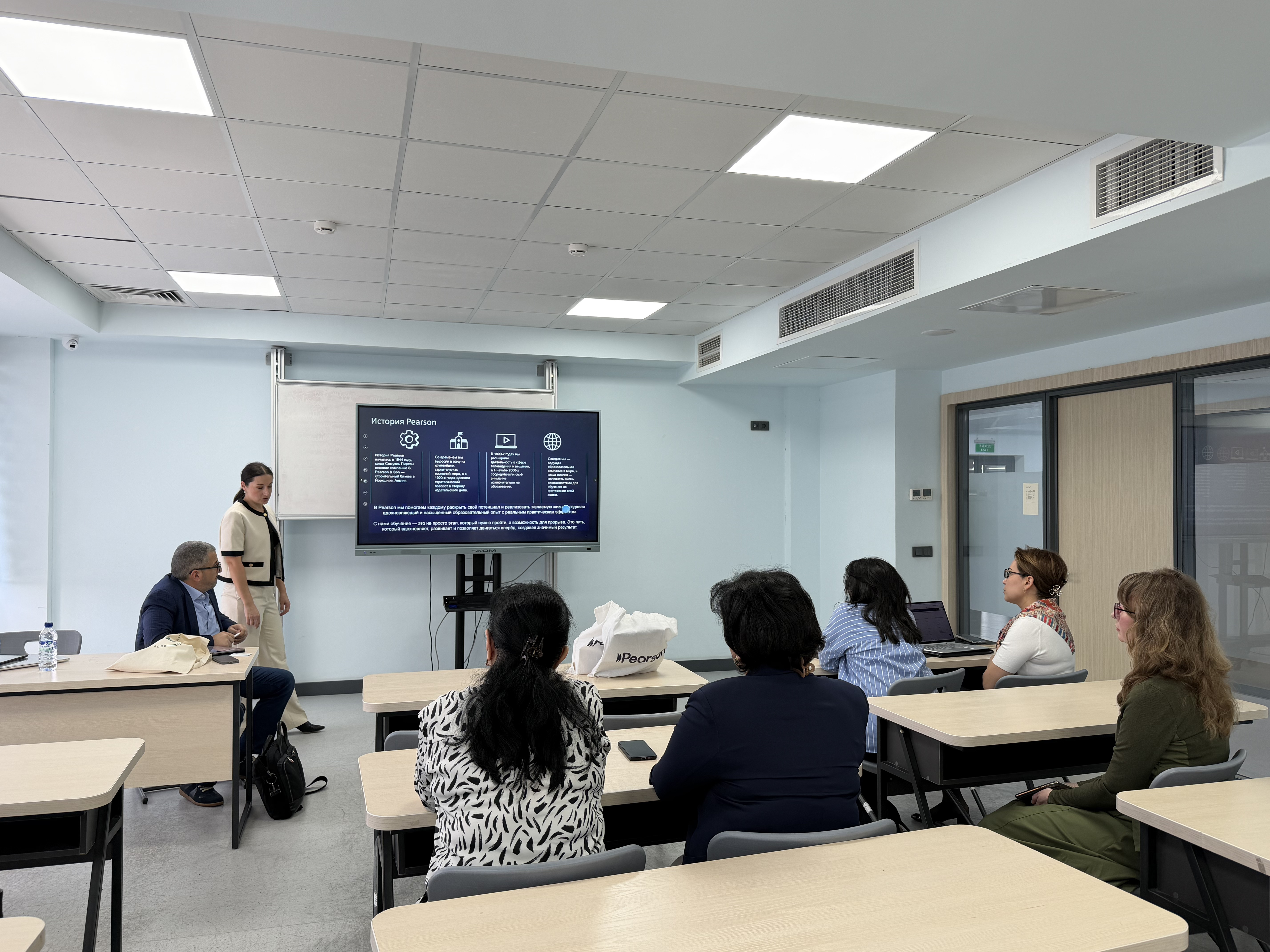 JIDU Pearson Education vakillarini qabul qildi va professor-o‘qituvchilar uchun axborot sessiyasi o‘tkazildi