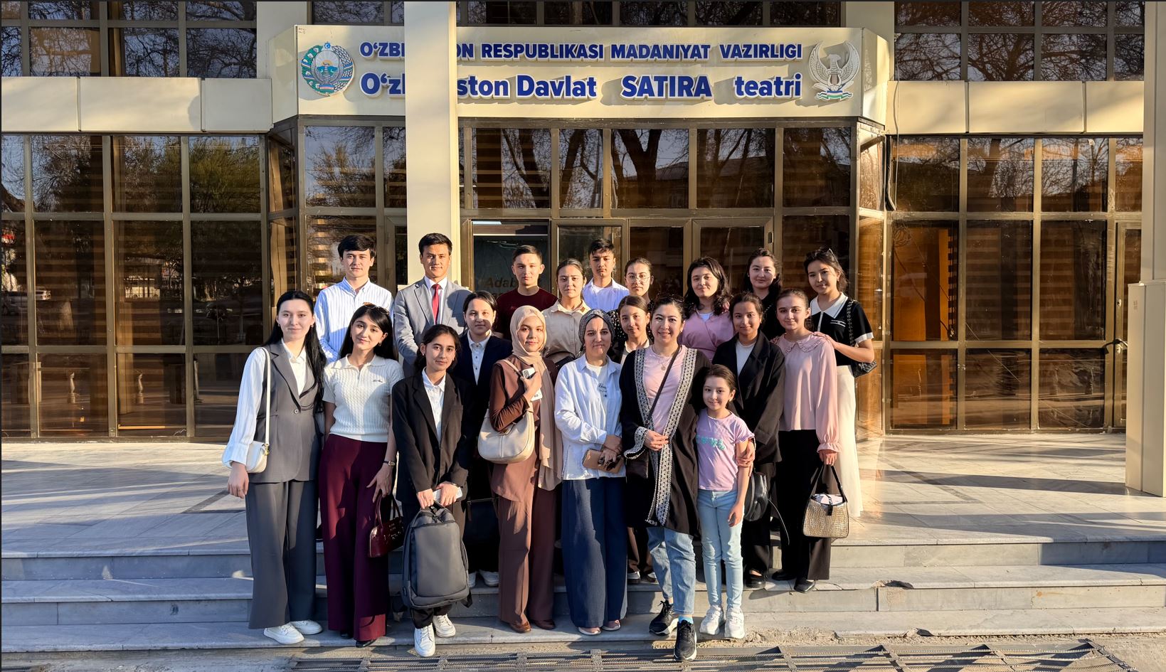 JIDU talabalari O‘zbekiston Davlat Satira teatriga tashrif buyurdilar