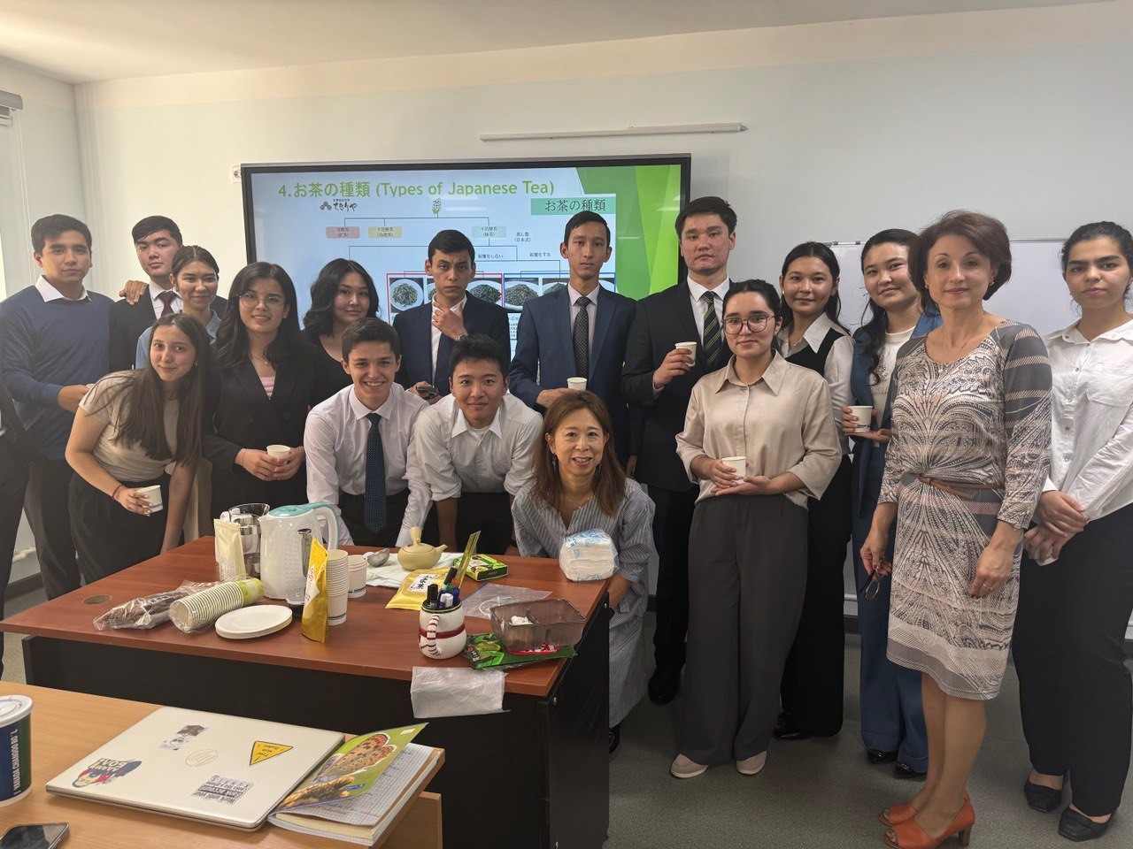 UWED students get acquainted with the tradition of tea drinking in Japan