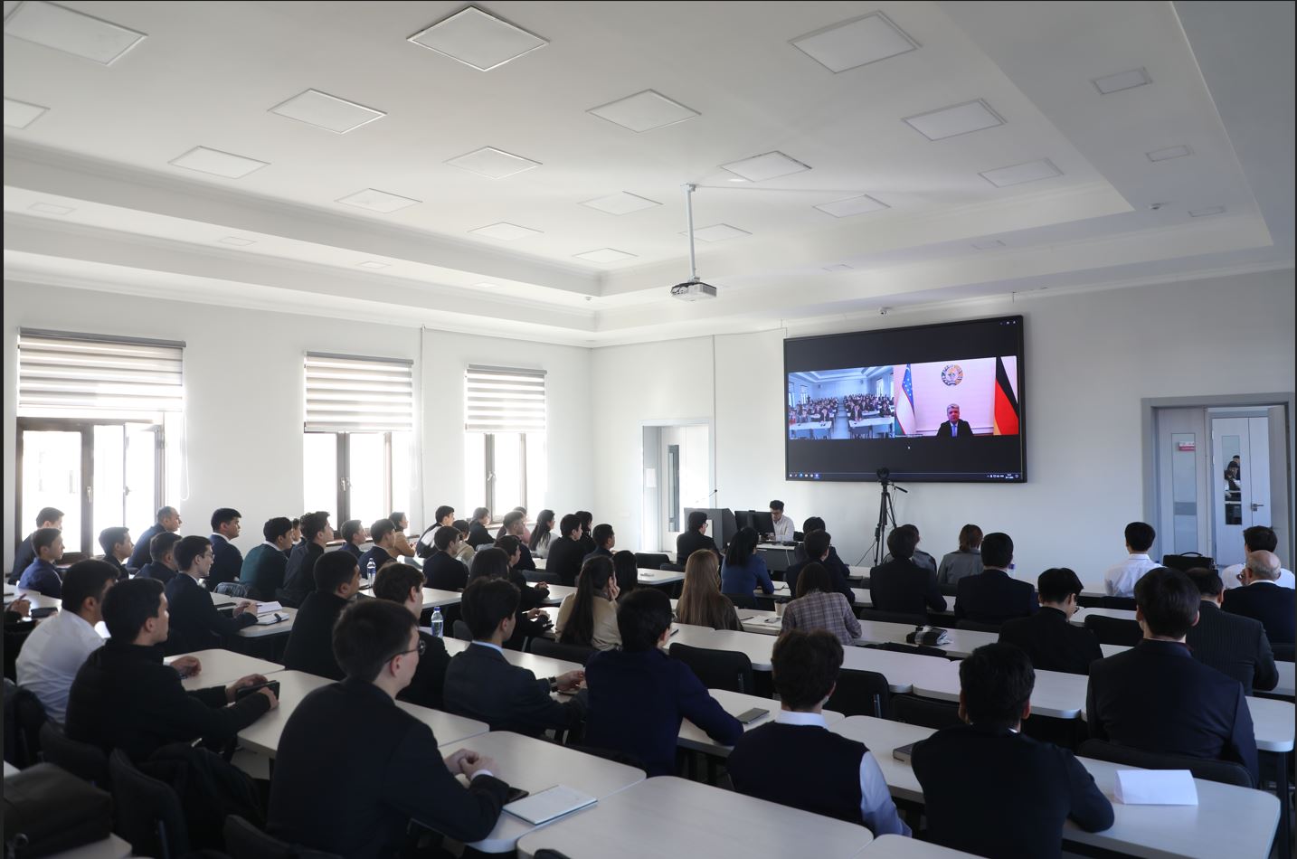 Ambassador of Uzbekistan in Berlin held an online meeting with UWED students