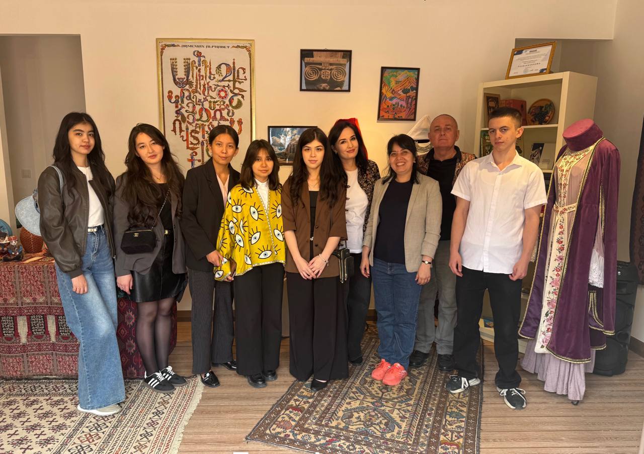 Jahon iqtisodiyoti va diplomatiya universiteti talabalari “Milliy madaniy markazlar pavilyoni”ga tashrif buyurdilar