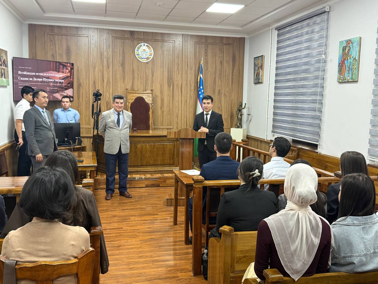 JIDU Yuridik klinikasida muhim voqea: Bo‘lajak xalqaro huquqshunoslar fuqarolarni qabul qilish oldidan tantanali qasamyod qilishdi