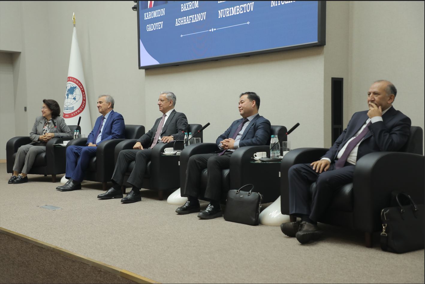 O‘zbekiston Respublikasining xorijdagi elchilari ishtirokida JIDU Akademik litsey o‘quvchilari bilan uchrashuv bo‘lib o‘tdi