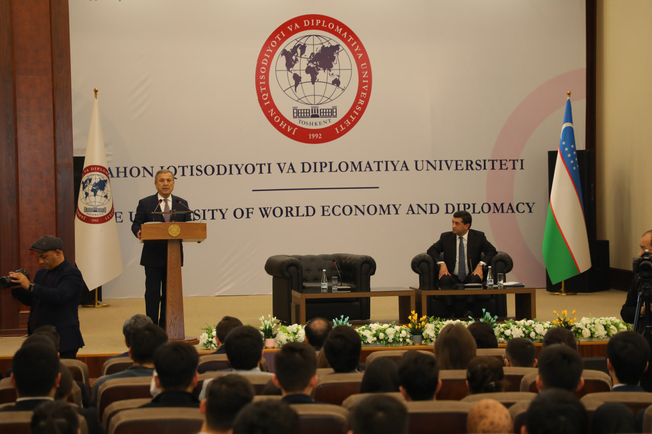 В Университете мировой экономики и дипломатии прошёл “Форум молодых дипломатов Узбекистана”