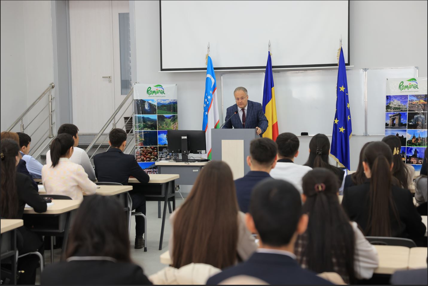 Ruminiyaning O‘zbekistondagi elchisi JIDUda ma’ruza qildi