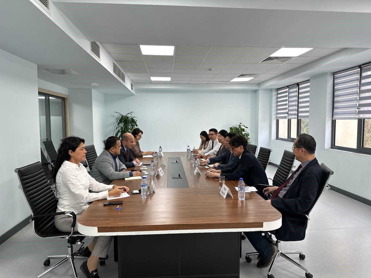 A meeting was held at UWED with a delegation from Hankuk University