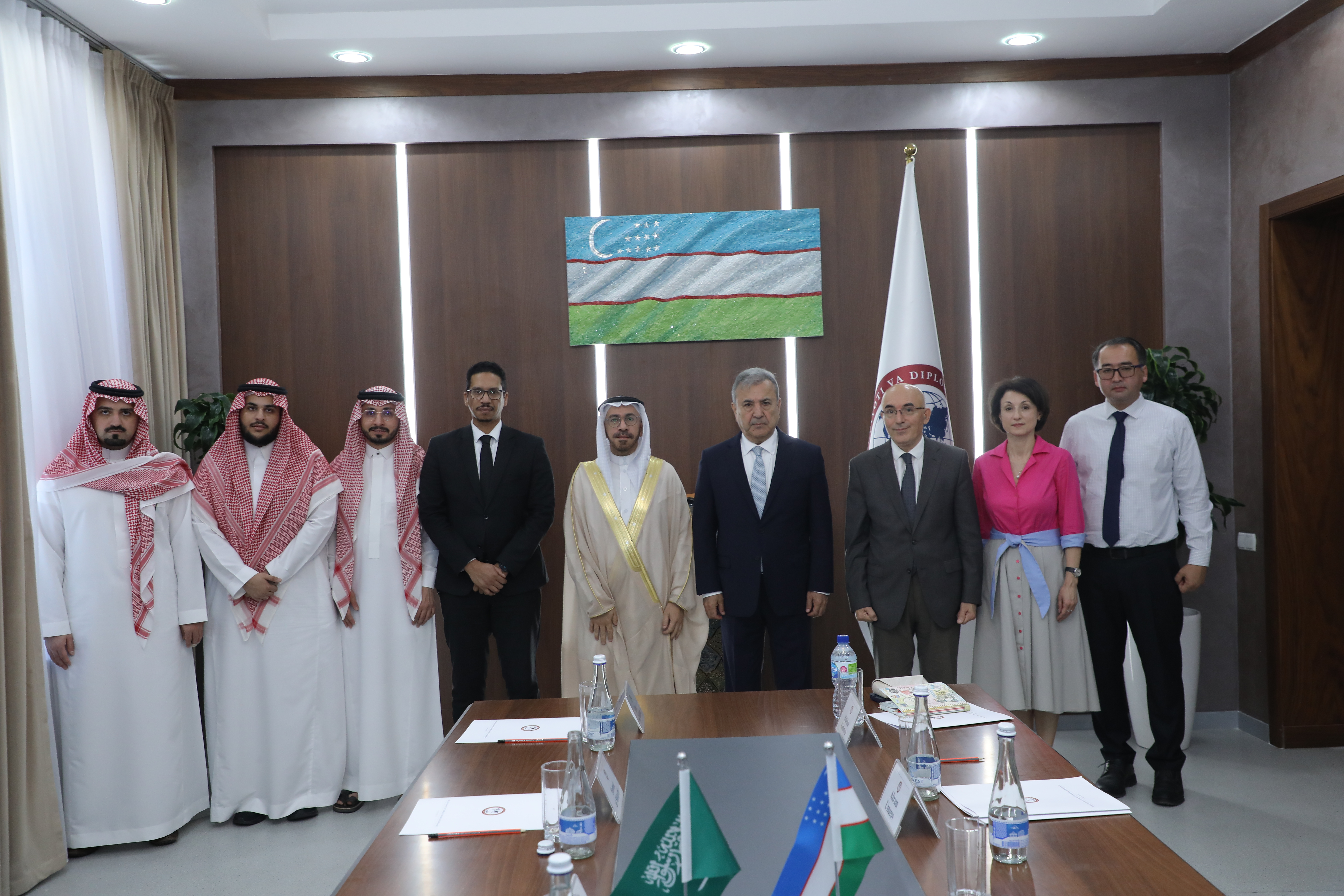 The delegation of the International Academy of the Arabic Language named after King Salman visited UWED