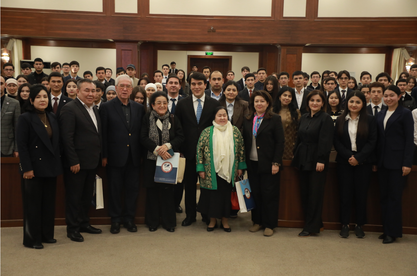 В УМЭД в рамках проекта «Маърифат улашиб» состоялась встреча писателей и студенческой молодежи