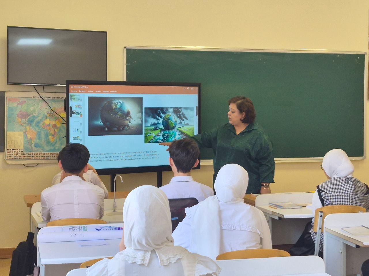 Iqlim manfaati yo‘lidagi ta’lim: JIDU o‘qituvchisi Lal Bahodur Shastri nomidagi maktabda mahorat darsi o‘tdi