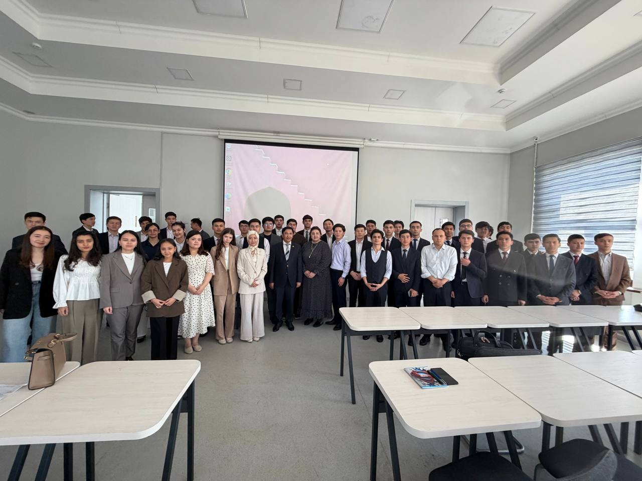 В рамках занятий по предмету Культура речи и ораторское мастерство специалистов был проведен мастер-класс с участием ведущего специалиста