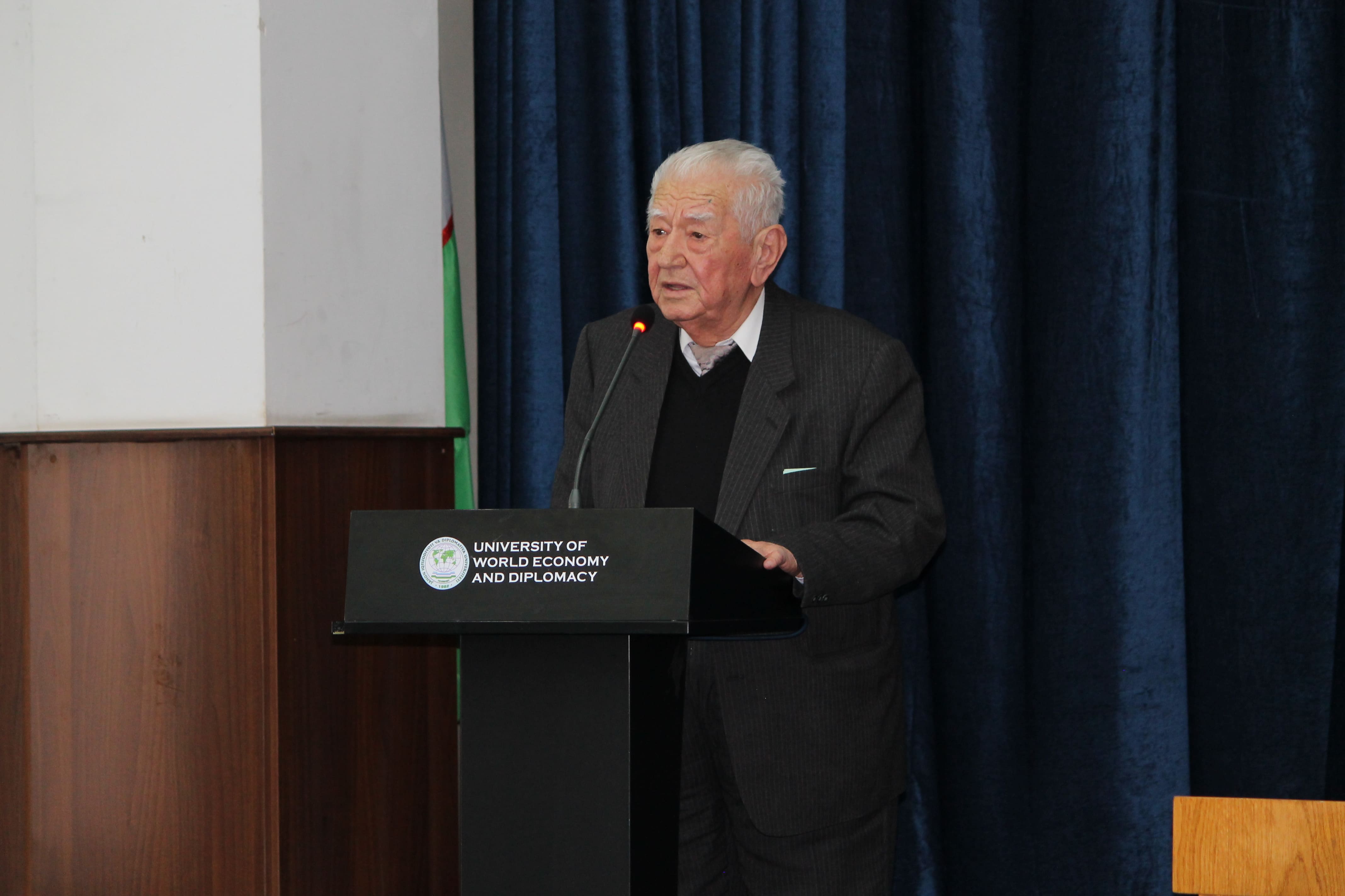 Встреча с народным поэтом Узбекистана Джамолом Камолом
